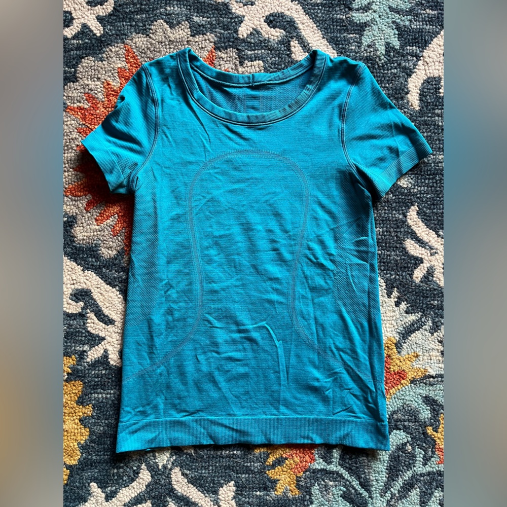 Lululemon performance tee - S